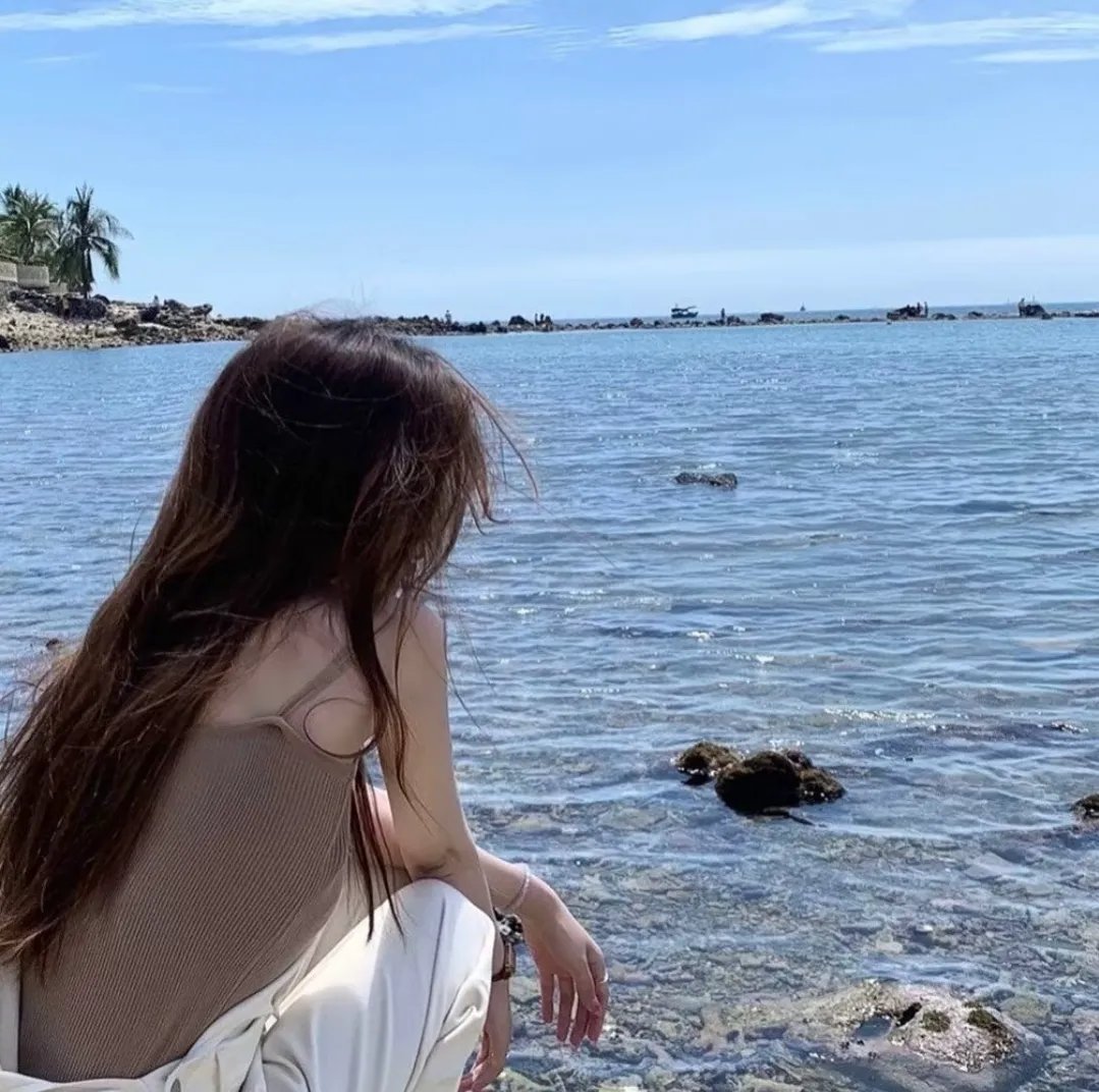 《外人们》海报
